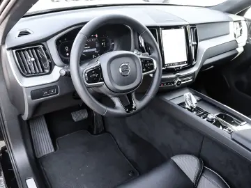 VOLVO XC60 Plus Dark Recharge Plug-In Hybrid AWD T6 Tw