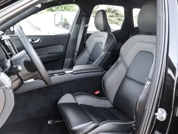 VOLVO XC60 Plus Dark Recharge Plug-In Hybrid AWD T6 Tw