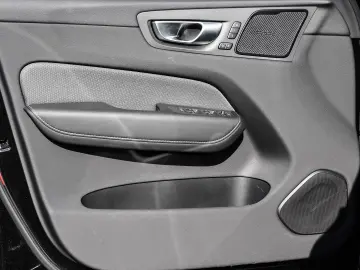 VOLVO XC60 Plus Dark Recharge Plug-In Hybrid AWD T6 Tw