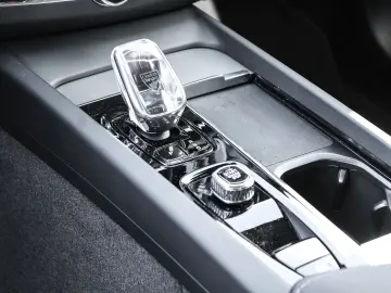 VOLVO XC60 Plus Dark Recharge Plug-In Hybrid AWD T6 Tw