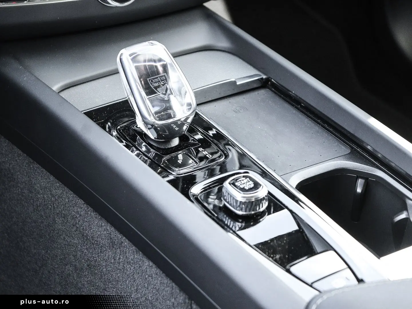 VOLVO XC60 Plus Dark Recharge Plug-In Hybrid AWD T6 Tw