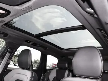 VOLVO XC60 Plus Dark Recharge Plug-In Hybrid AWD T6 Tw