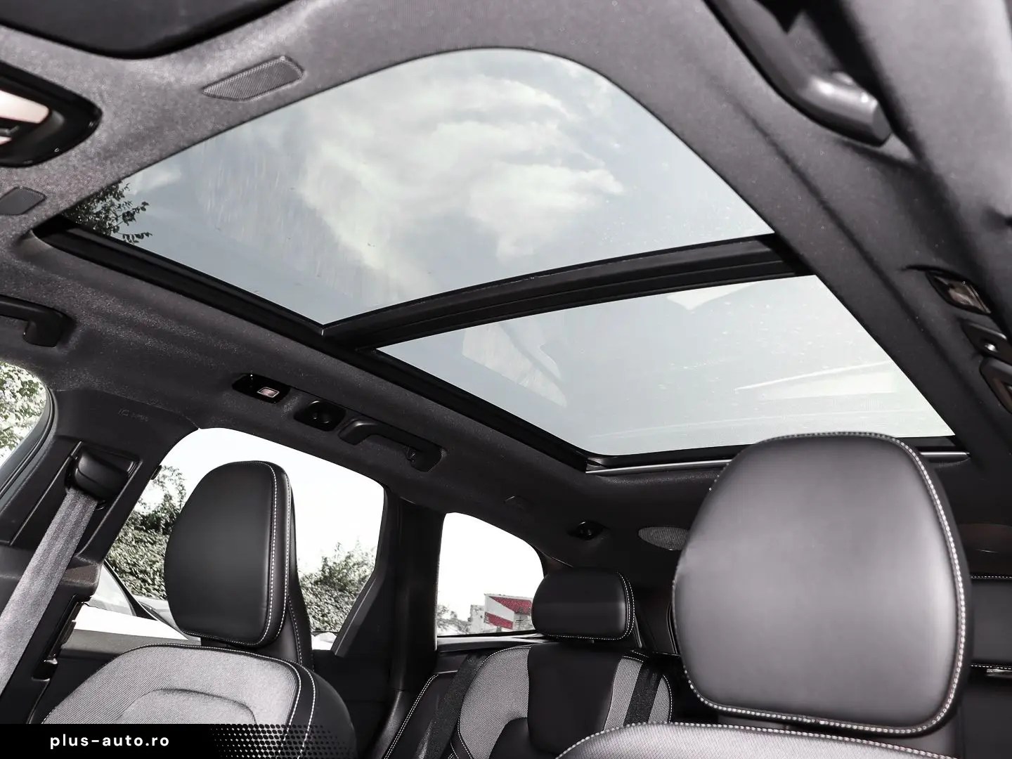 VOLVO XC60 Plus Dark Recharge Plug-In Hybrid AWD T6 Tw