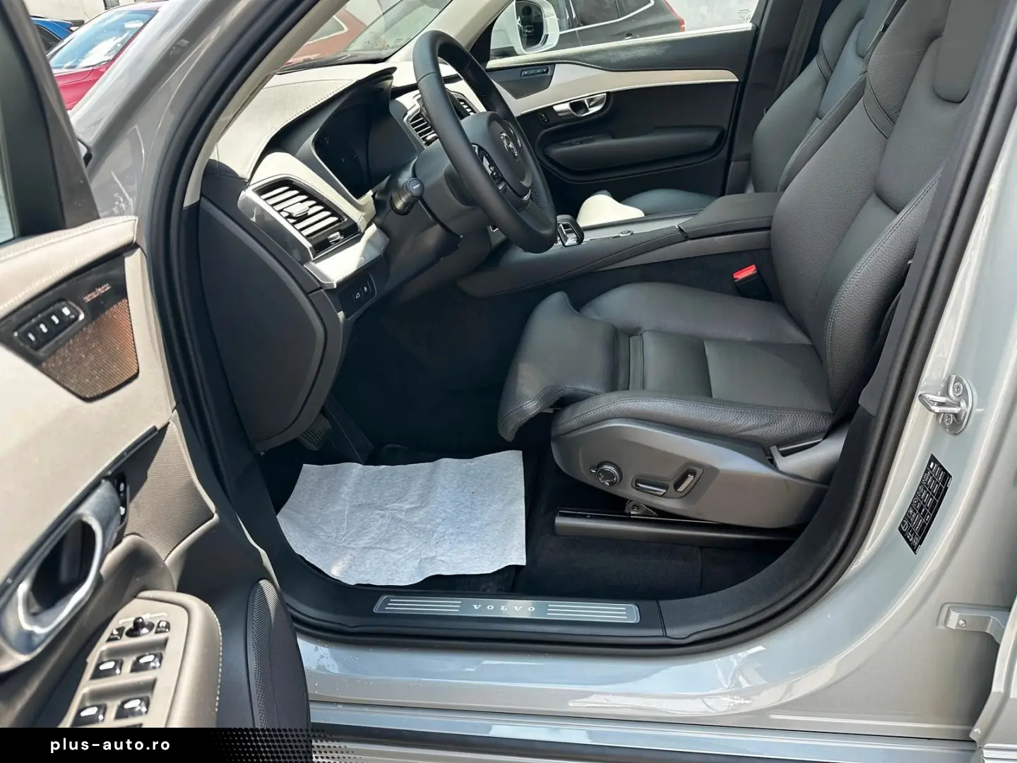 VOLVO XC90 T8 AWD Plus LRANGE Plug-In 7SitzerPano 360