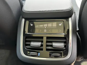 VOLVO XC90 T8 AWD Plus LRANGE Plug-In 7SitzerPano 360