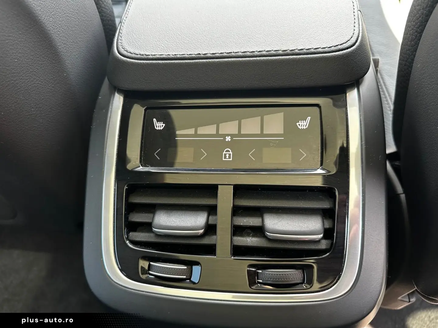 VOLVO XC90 T8 AWD Plus LRANGE Plug-In 7SitzerPano 360