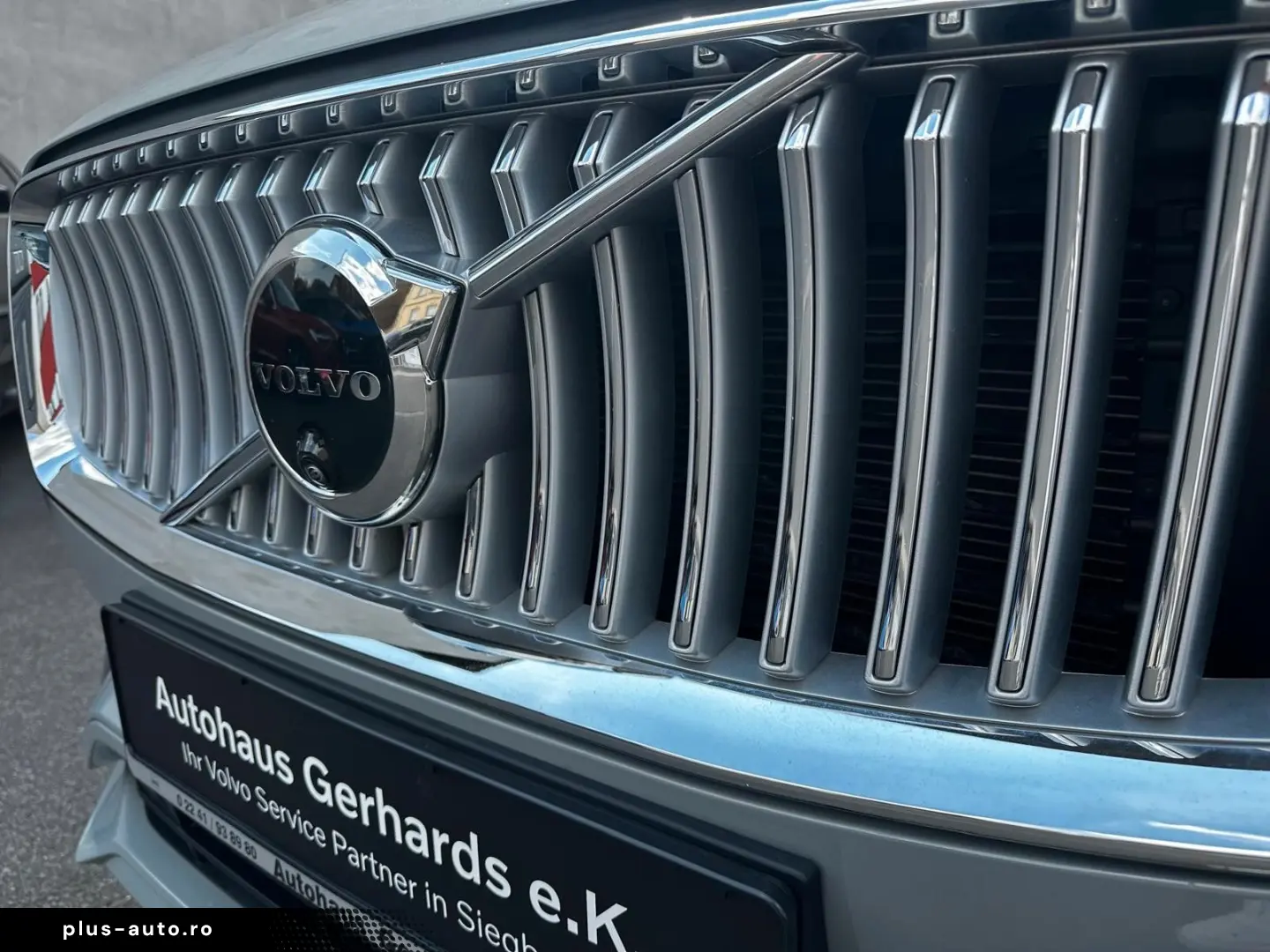 VOLVO XC90 T8 AWD Plus LRANGE Plug-In 7SitzerPano 360