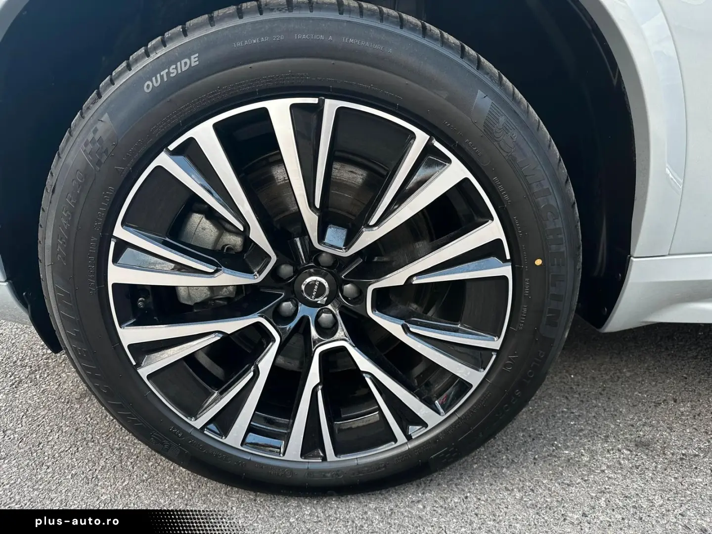 VOLVO XC90 T8 AWD Plus LRANGE Plug-In 7SitzerPano 360