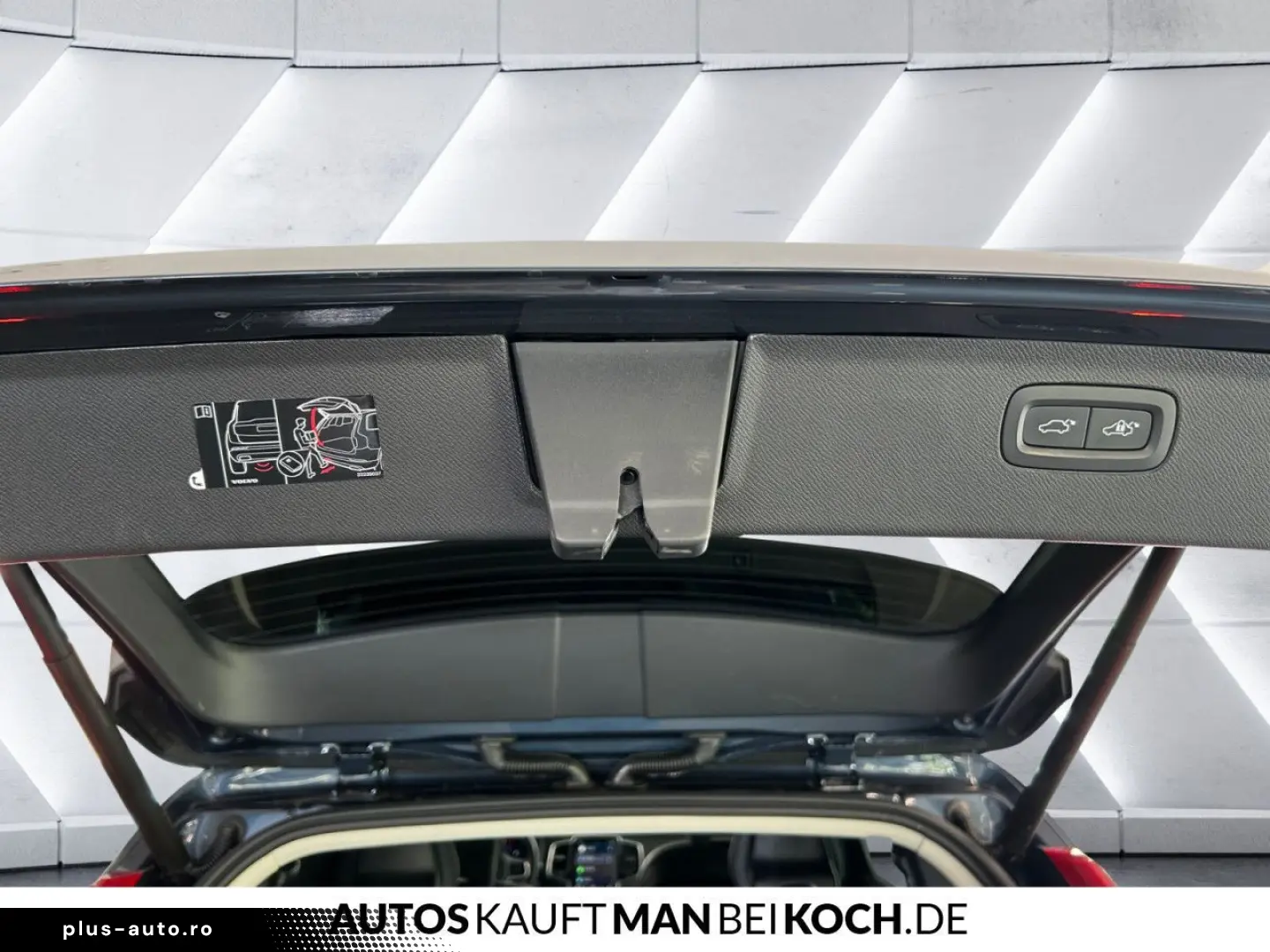 VOLVO XC90 T8 Recharge AWD PlusBright AHK PANO STH 360