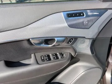 VOLVO XC90 T8 Recharge Ultra Dark Plug-In Hybrid AWD