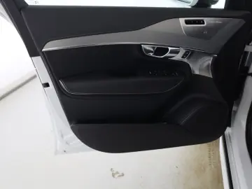 VOLVO XC90 Plus Bright Recharge Plug-In Hybrid AWD T8