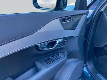 VOLVO XC90 T8 AWD Recharge Plus Dark