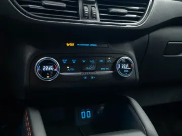 Ford Kuga 2.5 Duratec FHEV ST-LINE