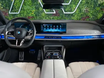 BMW 740 dxDRIVE B&W INDIVIDUAL TOW