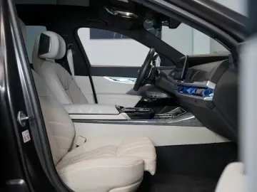 BMW 740 dxDRIVE B&W INDIVIDUAL TOW