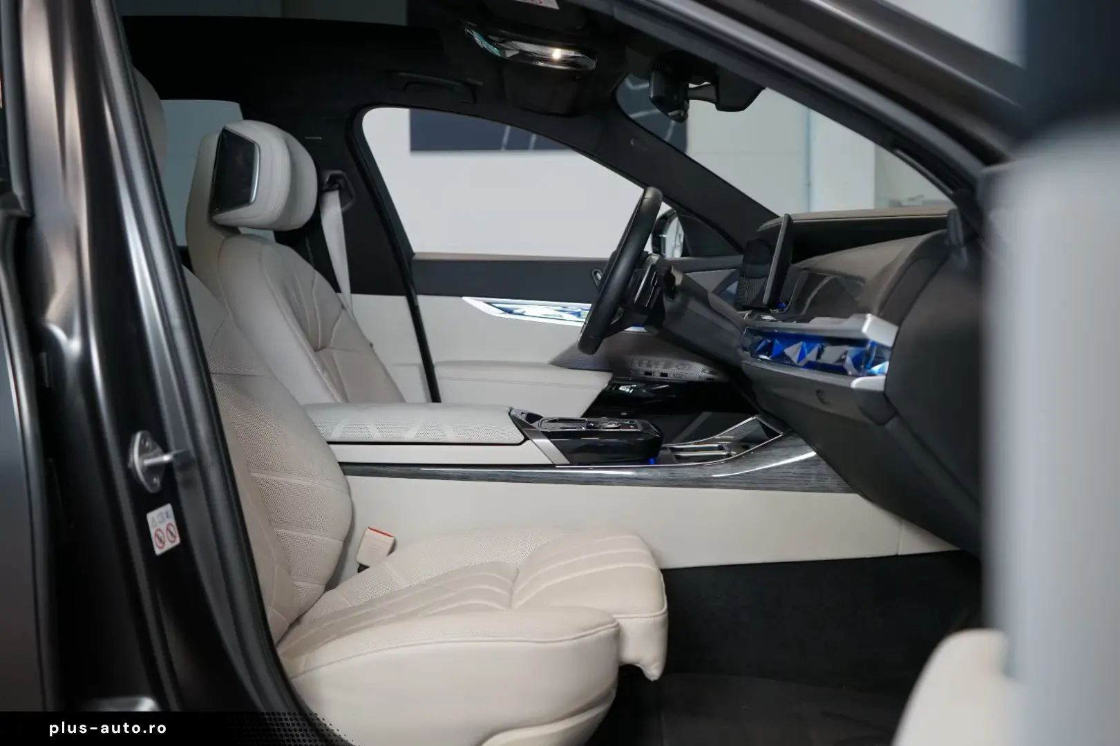 BMW 740 dxDRIVE B&W INDIVIDUAL TOW