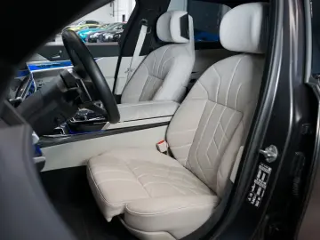 BMW 740 dxDRIVE B&W INDIVIDUAL TOW