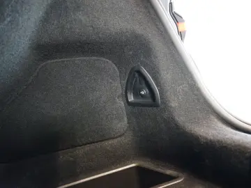 BMW 740 dxDRIVE B&W INDIVIDUAL TOW