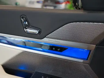 BMW 740 dxDRIVE B&W INDIVIDUAL TOW