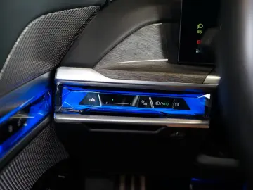 BMW 740 dxDRIVE B&W INDIVIDUAL TOW