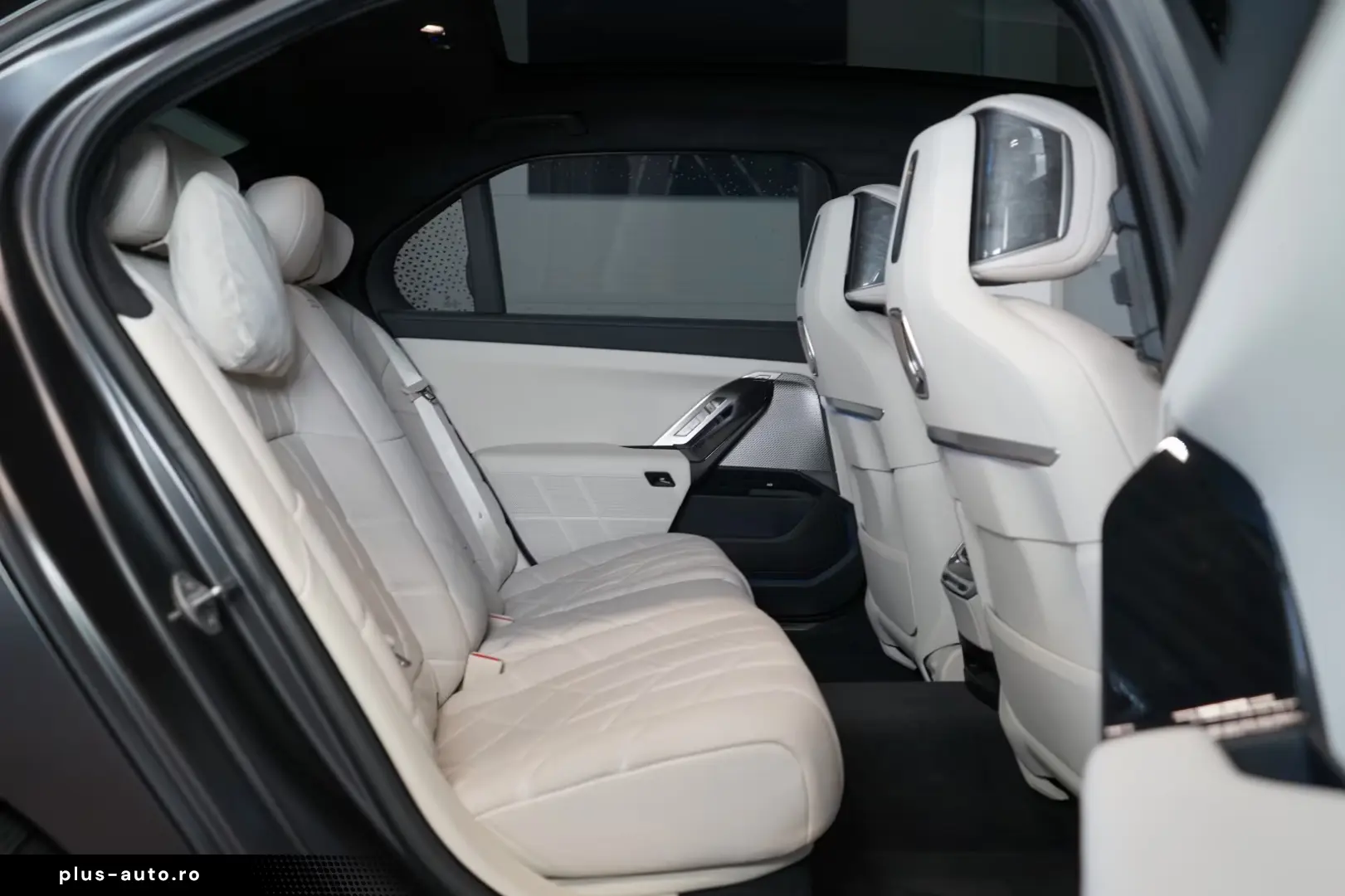 BMW 740 dxDRIVE B&W INDIVIDUAL TOW