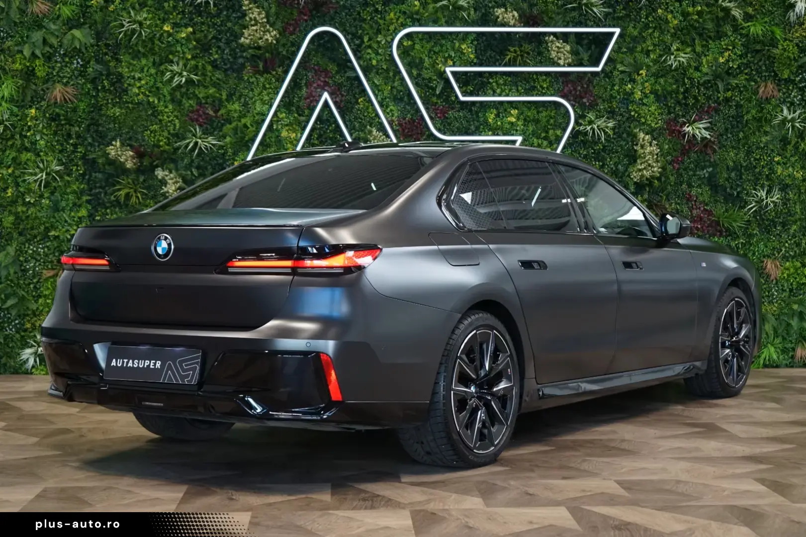 BMW 740 dxDRIVE B&W INDIVIDUAL TOW