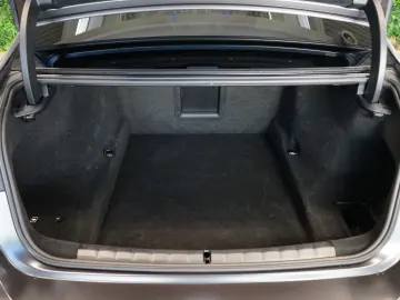 BMW 740 dxDRIVE B&W INDIVIDUAL TOW