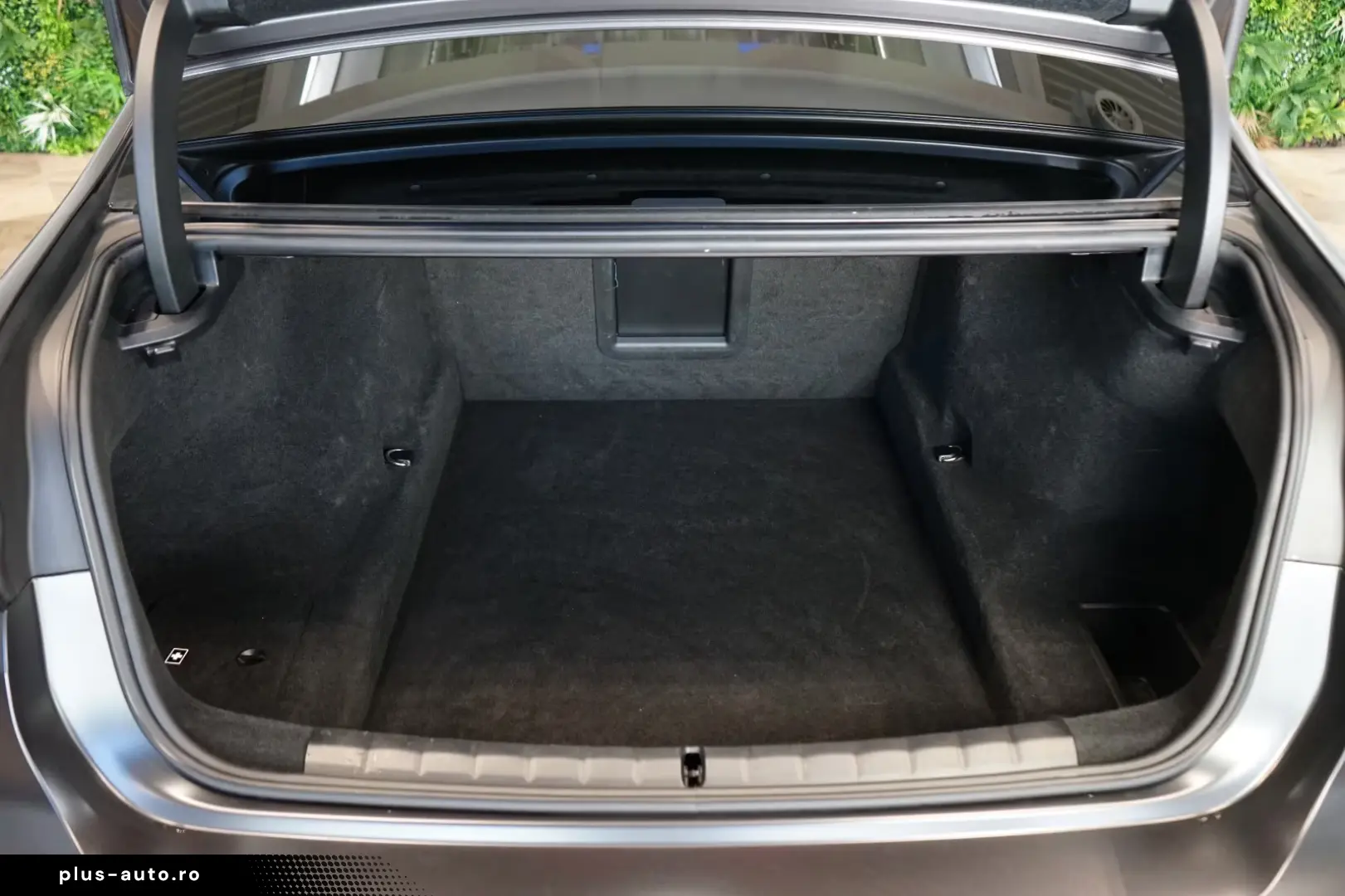 BMW 740 dxDRIVE B&W INDIVIDUAL TOW