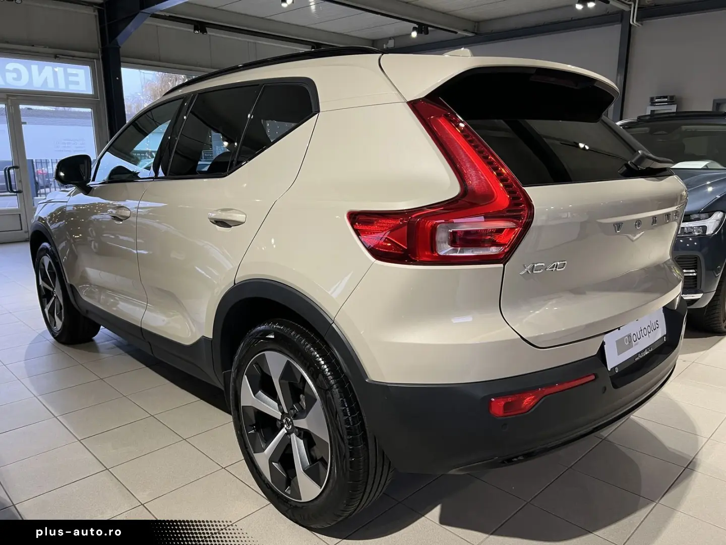 VOLVO XC40 B3 Plus Dark ACC BLIS 360  Pixel-LED Leder