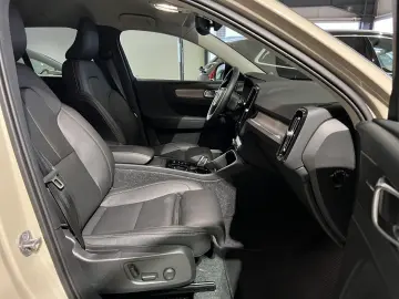 VOLVO XC40 B3 Plus Dark ACC BLIS 360  Pixel-LED Leder