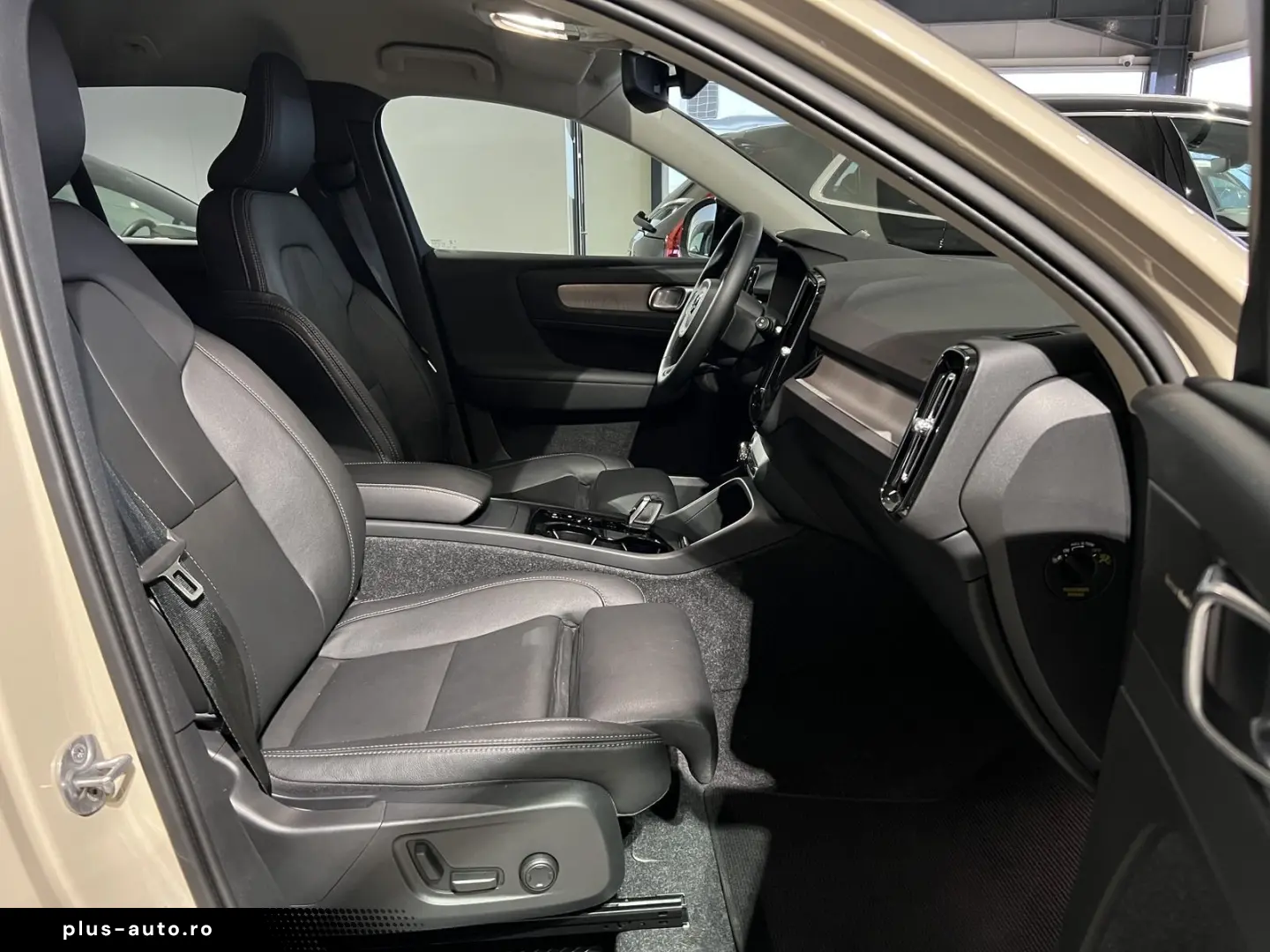 VOLVO XC40 B3 Plus Dark ACC BLIS 360  Pixel-LED Leder