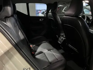 VOLVO XC40 B3 Plus Dark ACC BLIS 360  Pixel-LED Leder