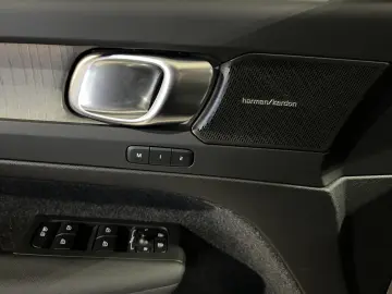 VOLVO XC40 B3 Plus Dark ACC BLIS 360  Pixel-LED Leder