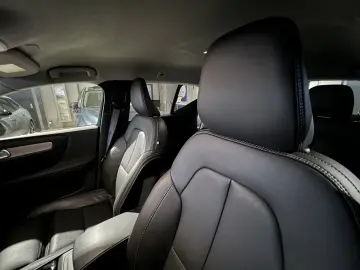 VOLVO XC40 B3 Plus Dark ACC BLIS 360  Pixel-LED Leder