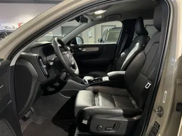 VOLVO XC40 B3 Plus Dark ACC BLIS 360  Pixel-LED Leder