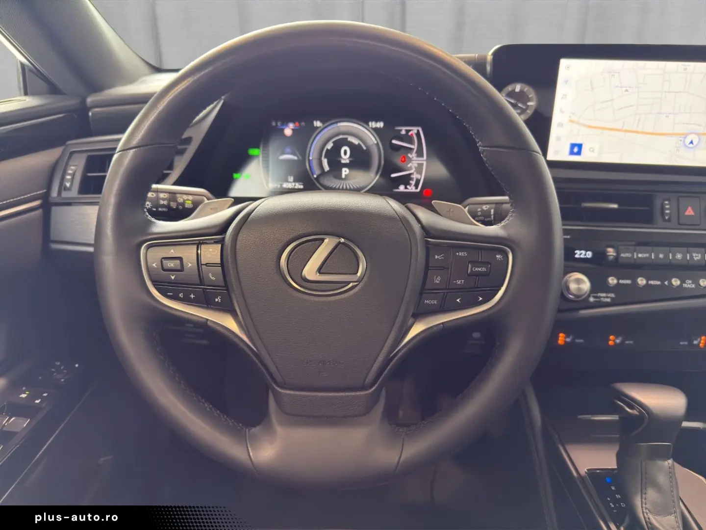 LEXUS ES 300h Business   8-Fach bereift