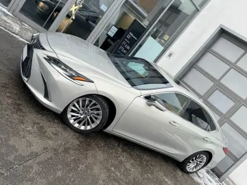 LEXUS ES 300h 2 5 HEV Luxury Line   Head-Up   360 Kame