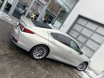 LEXUS ES 300h 2 5 HEV Luxury Line   Head-Up   360 Kame