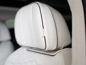 Bentley Bentayga V8 Atelier Edition