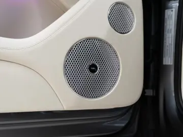 Bentley Bentayga V8 Atelier Edition