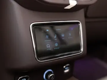 Bentley Bentayga V8 Atelier Edition