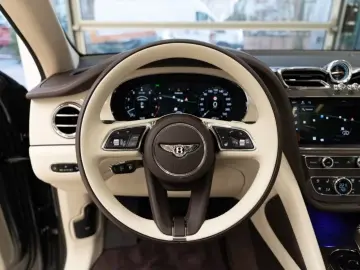 Bentley Bentayga V8 Atelier Edition