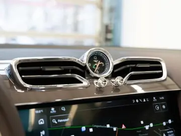 Bentley Bentayga V8 Atelier Edition