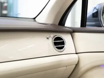 Bentley Bentayga V8 Atelier Edition