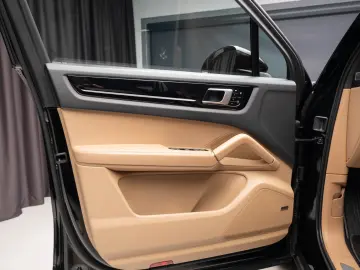 Porsche Cayenne Bose Pano R20 Sport Chrono