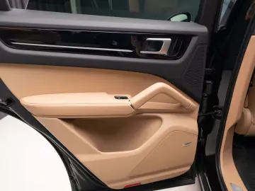 Porsche Cayenne Bose Pano R20