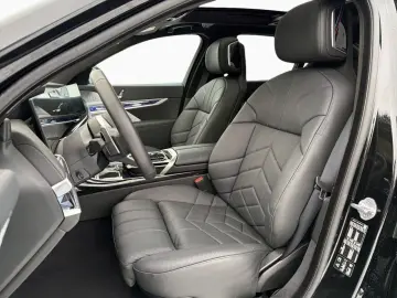 BMW 740d xDrive M Sport Pro Autobahnas LoungeSeating