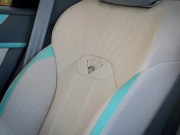 Bentley Bentayga Azure  Art Deco  (1 of 3) V8 4.0 550hp