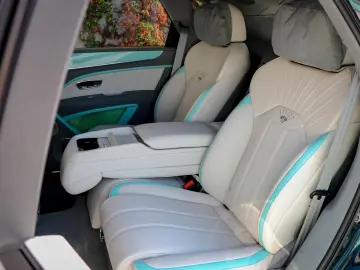 Bentley Bentayga Azure  Art Deco  (1 of 3) V8 4.0 550hp