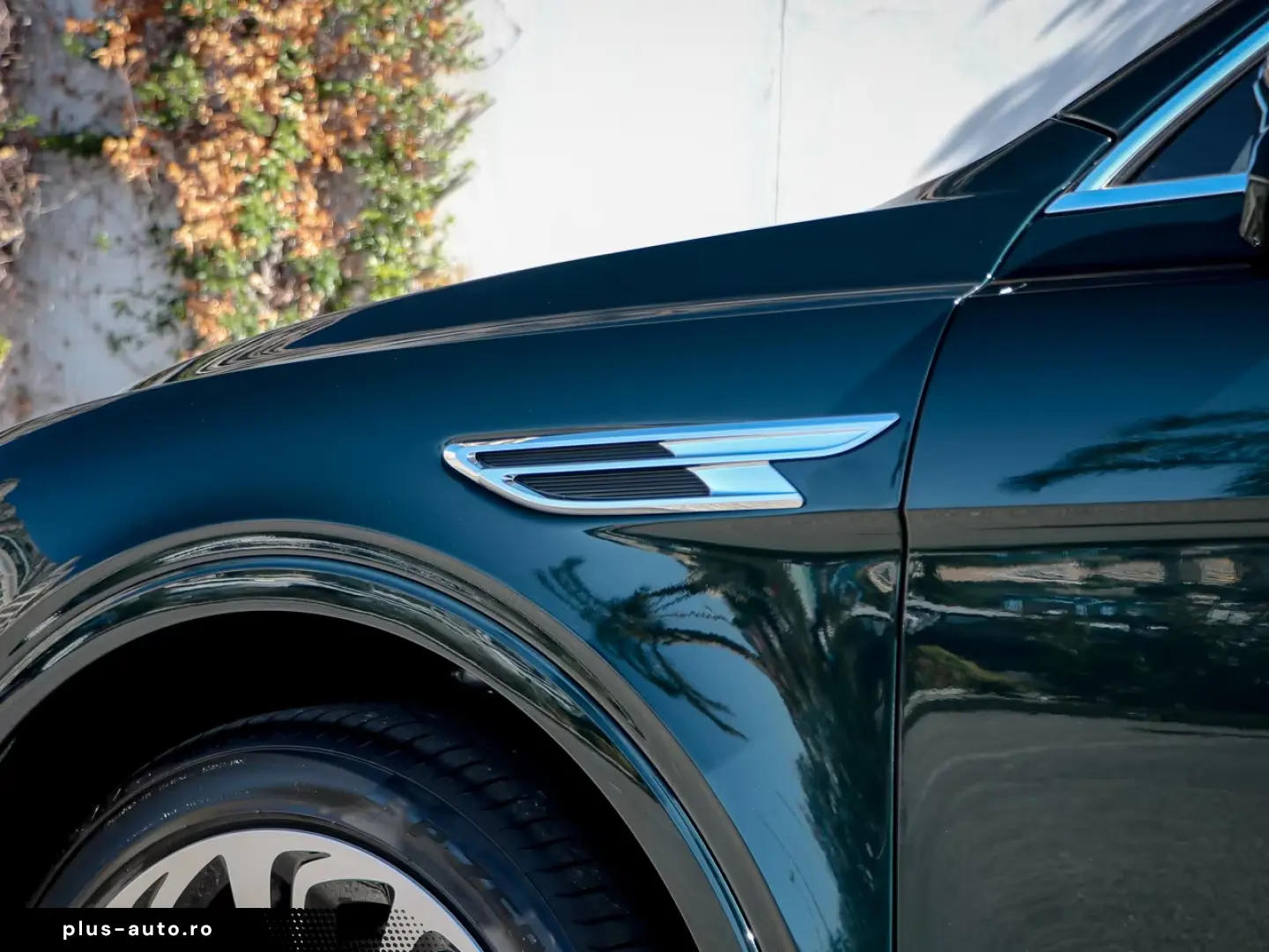 Bentley Bentayga Azure  Art Deco  (1 of 3) V8 4.0 550hp